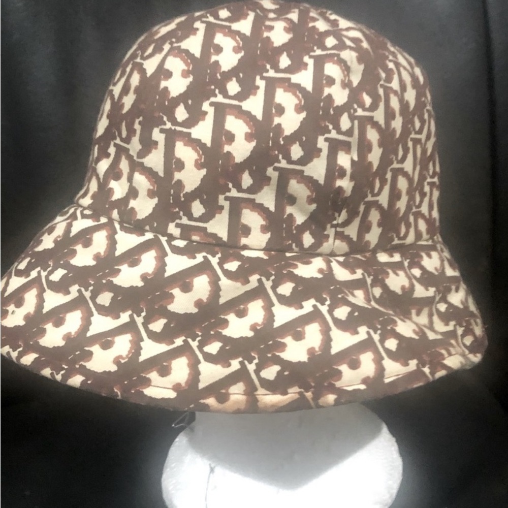 💯%Auth Dior Hat. Like new. Rich brown Tan. Lady’s or Men. Very Rare!
